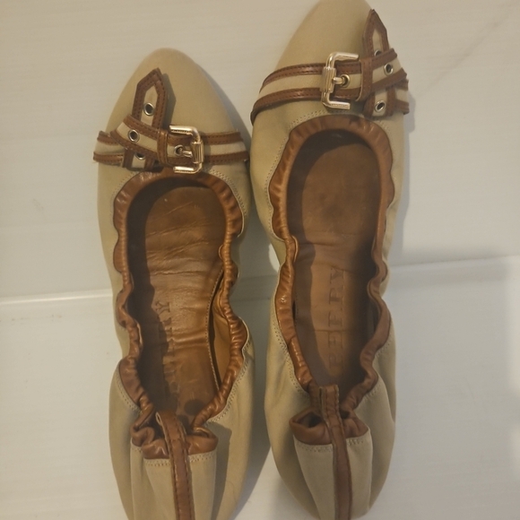 BURBERRY Thompson Canvas & Leather Ballet Flats Beige Brown Gold Buckle  40/9 US - Picture 12 of 16